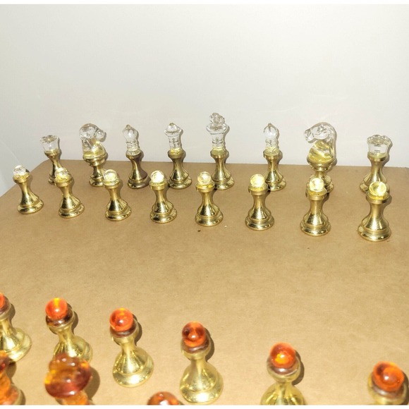 VTG Brass Metal & Amber & Clear Glass Chess Set 32 Pieces Complete, Felt Bottoms - Picture 13 of 16